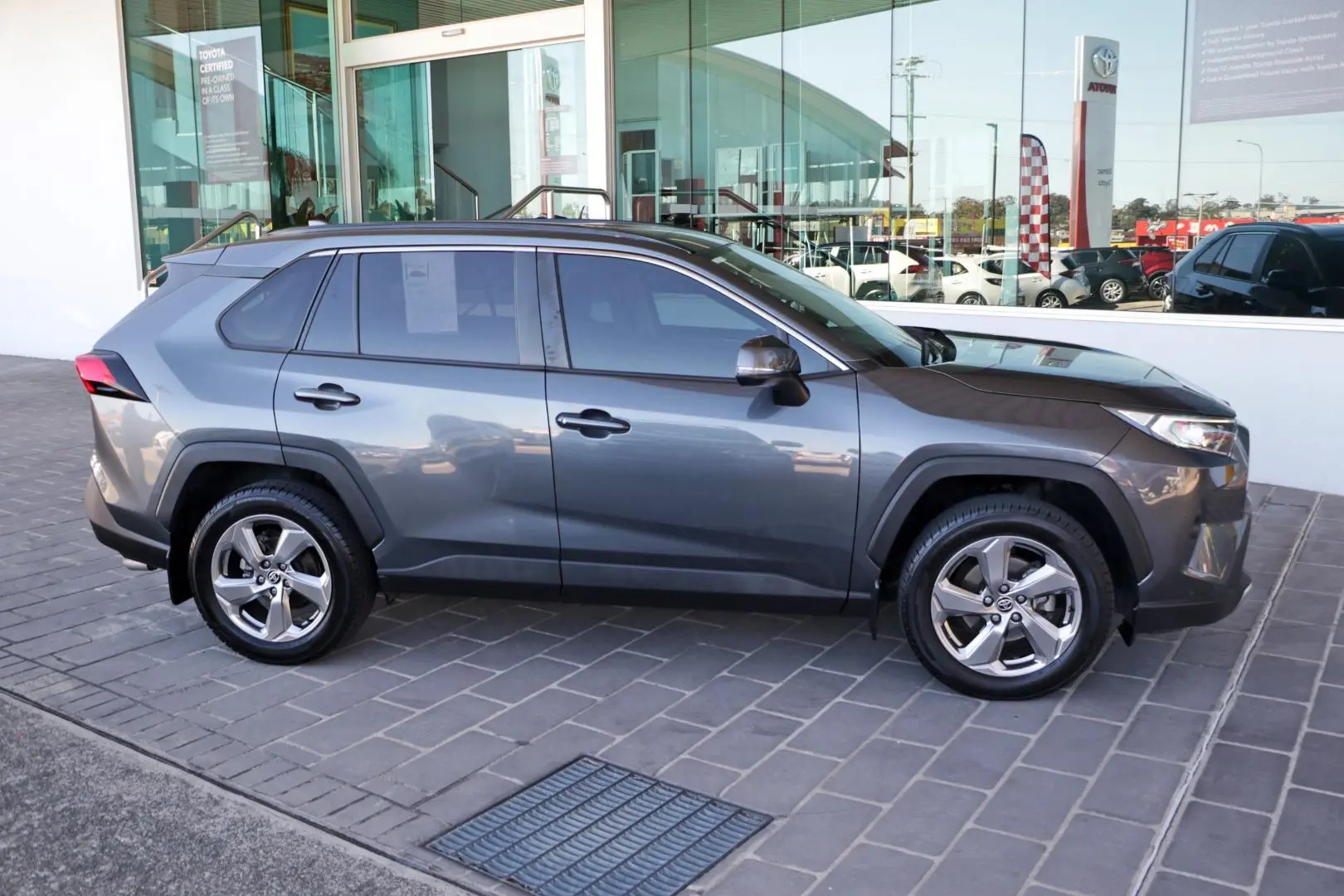 2021 Toyota RAV4 Gallery Image 5