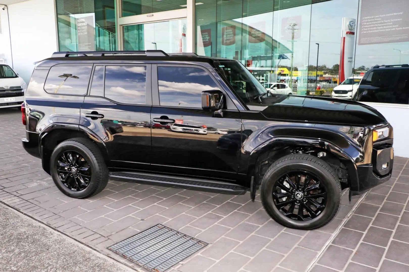 2025 Toyota Landcruiser Prado Gallery Image 5