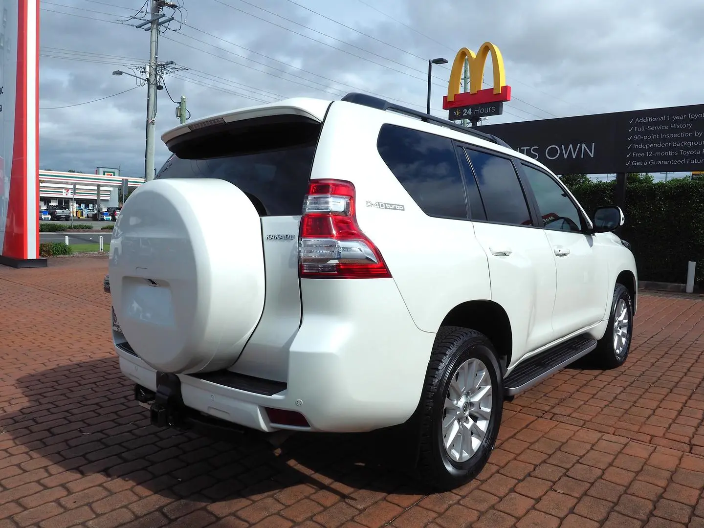 2015 Toyota Landcruiser Prado Gallery Image 3