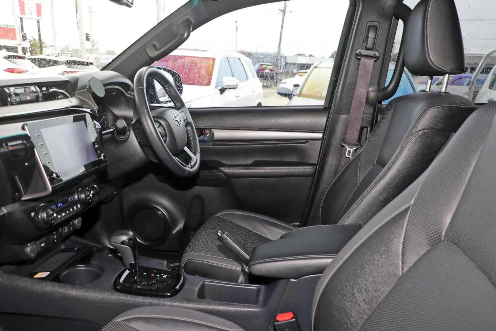 2024 Toyota Hilux Gallery Image 8