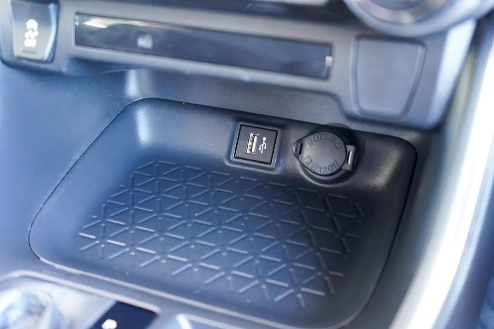 2025 Toyota RAV4 Gallery Image 18