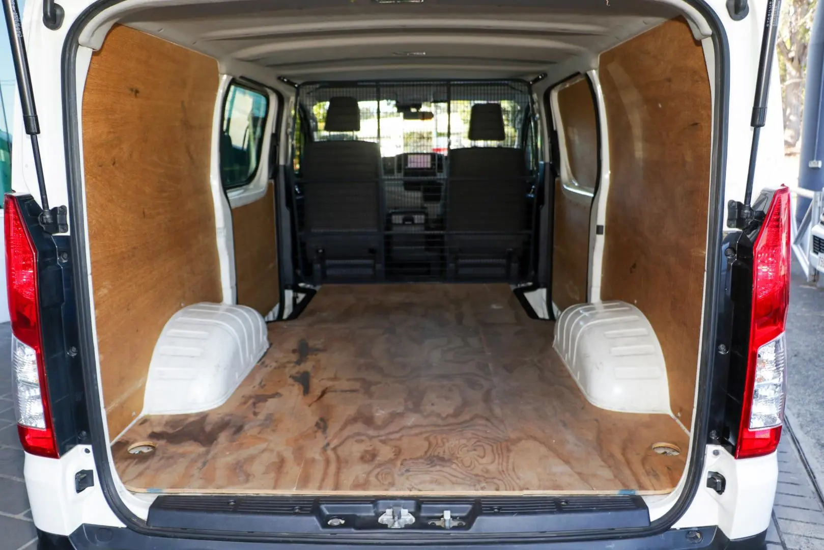 2022 Toyota Hiace Gallery Image 20
