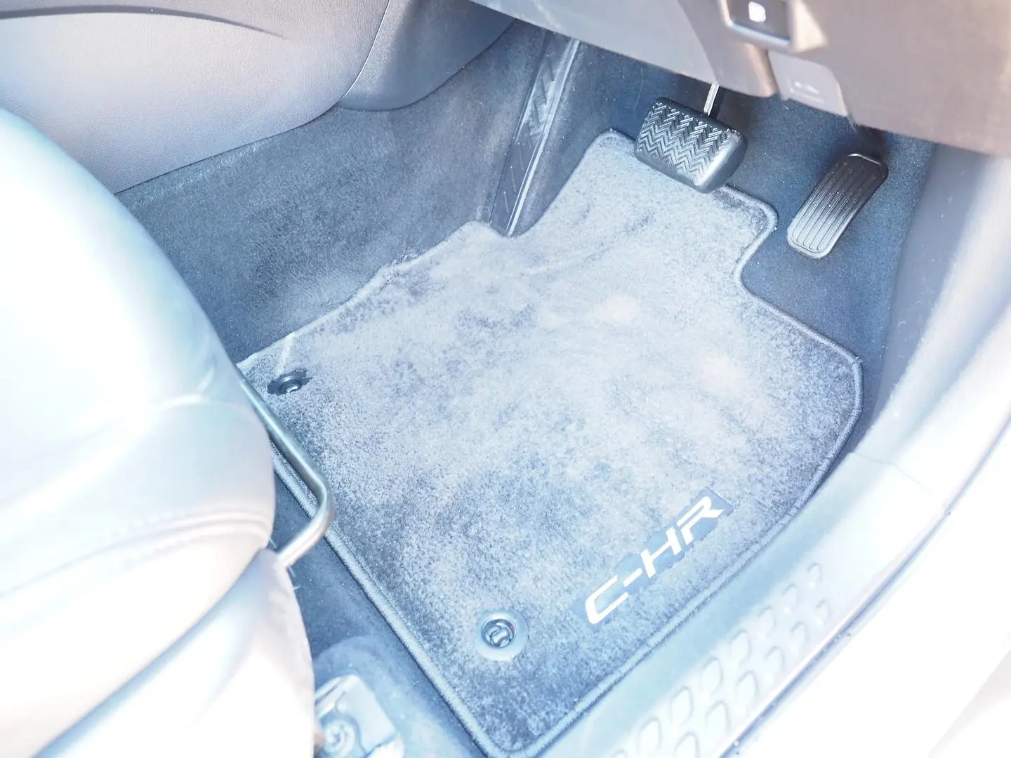 2018 Toyota C-HR Gallery Image 29
