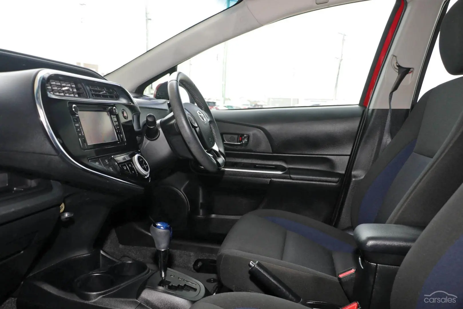 2018 Toyota Prius C Image 8