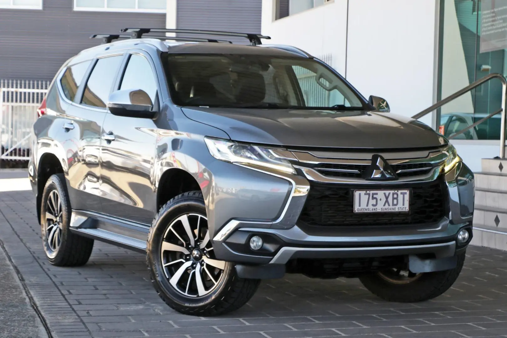 2016 Mitsubishi Pajero Sport Gallery Image 1
