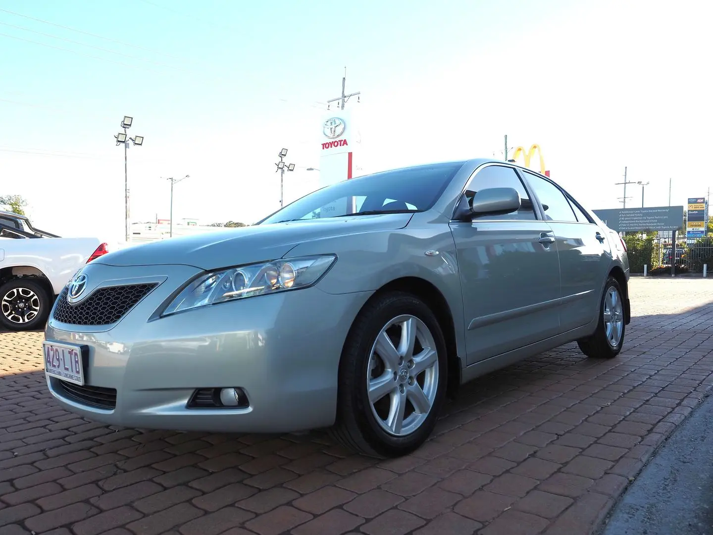 2009 Toyota Camry Gallery Image 2