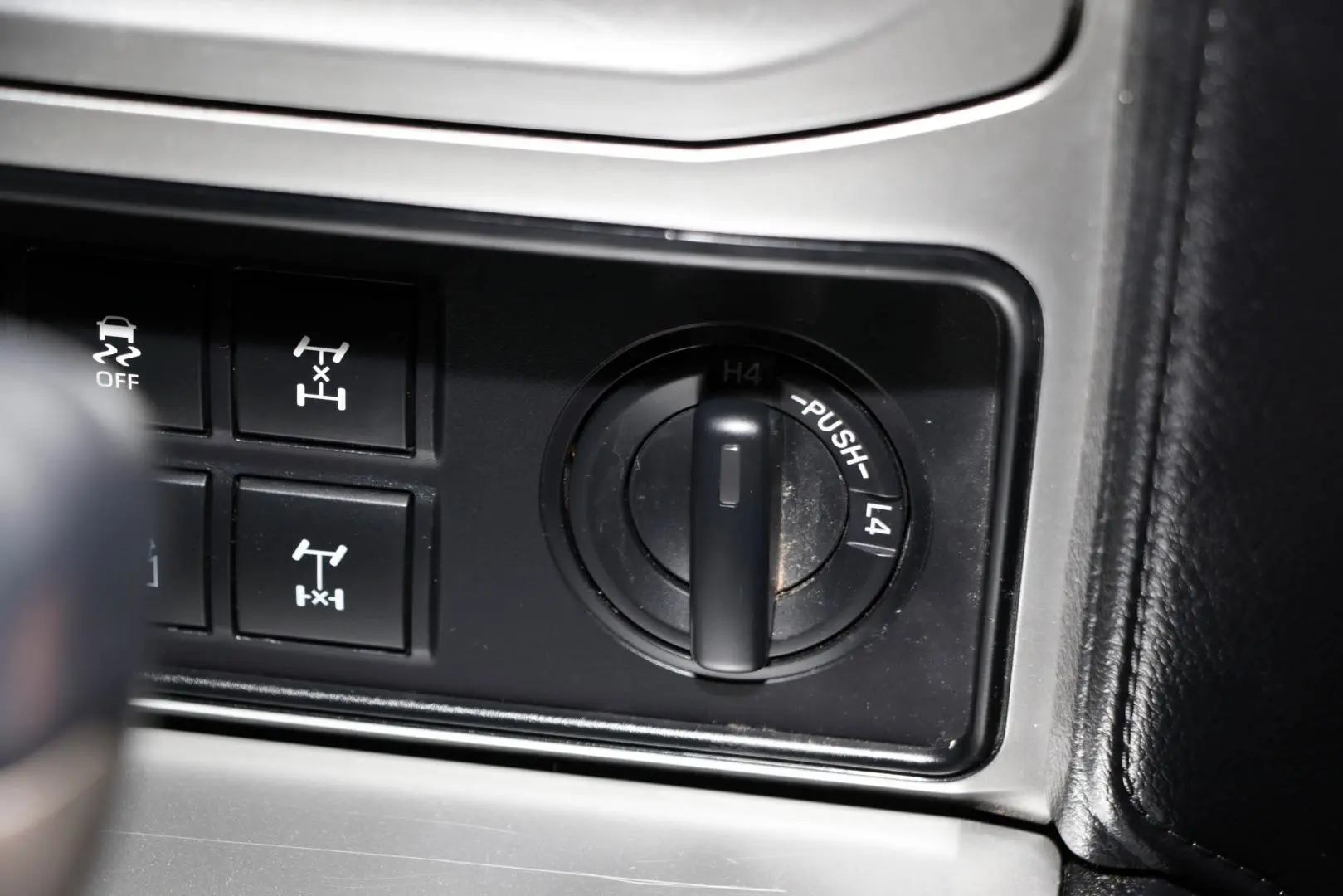 2023 Toyota Landcruiser Prado Gallery Image 14