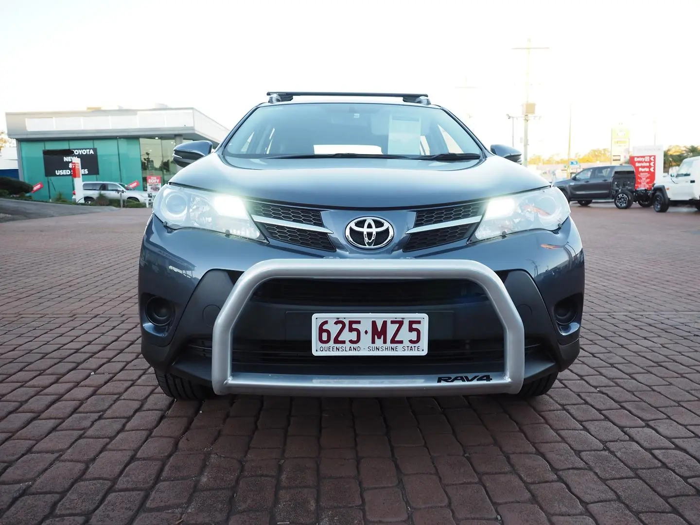 2013 Toyota RAV4 Gallery Image 8