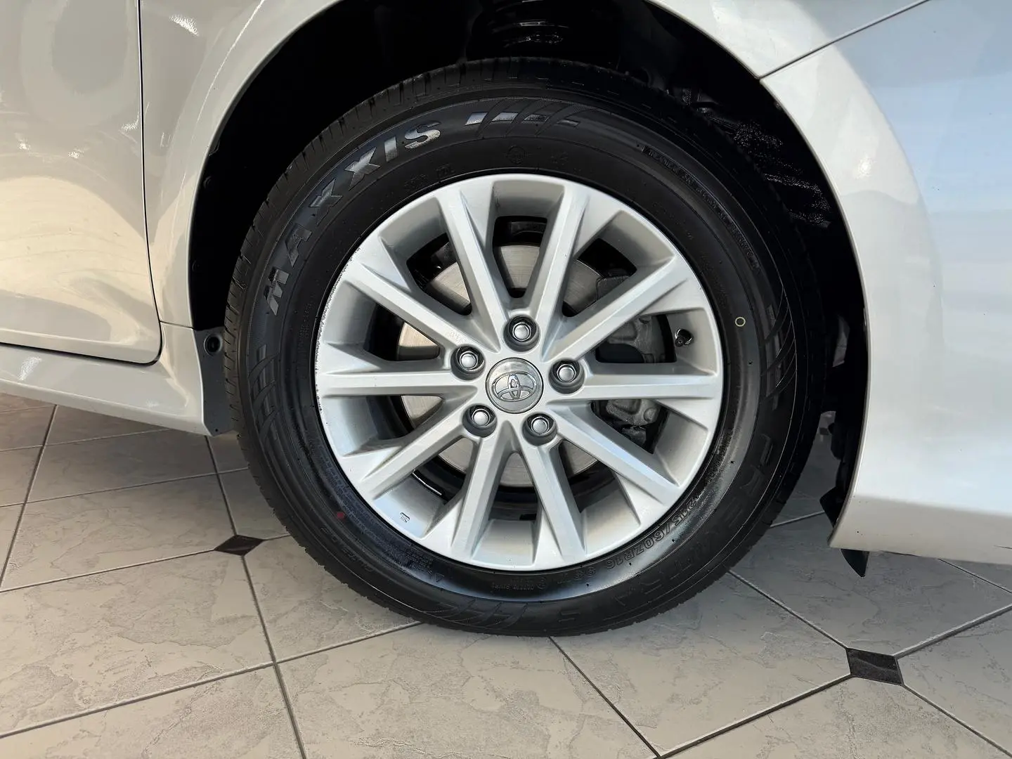 2016 Toyota Aurion Gallery Image 9