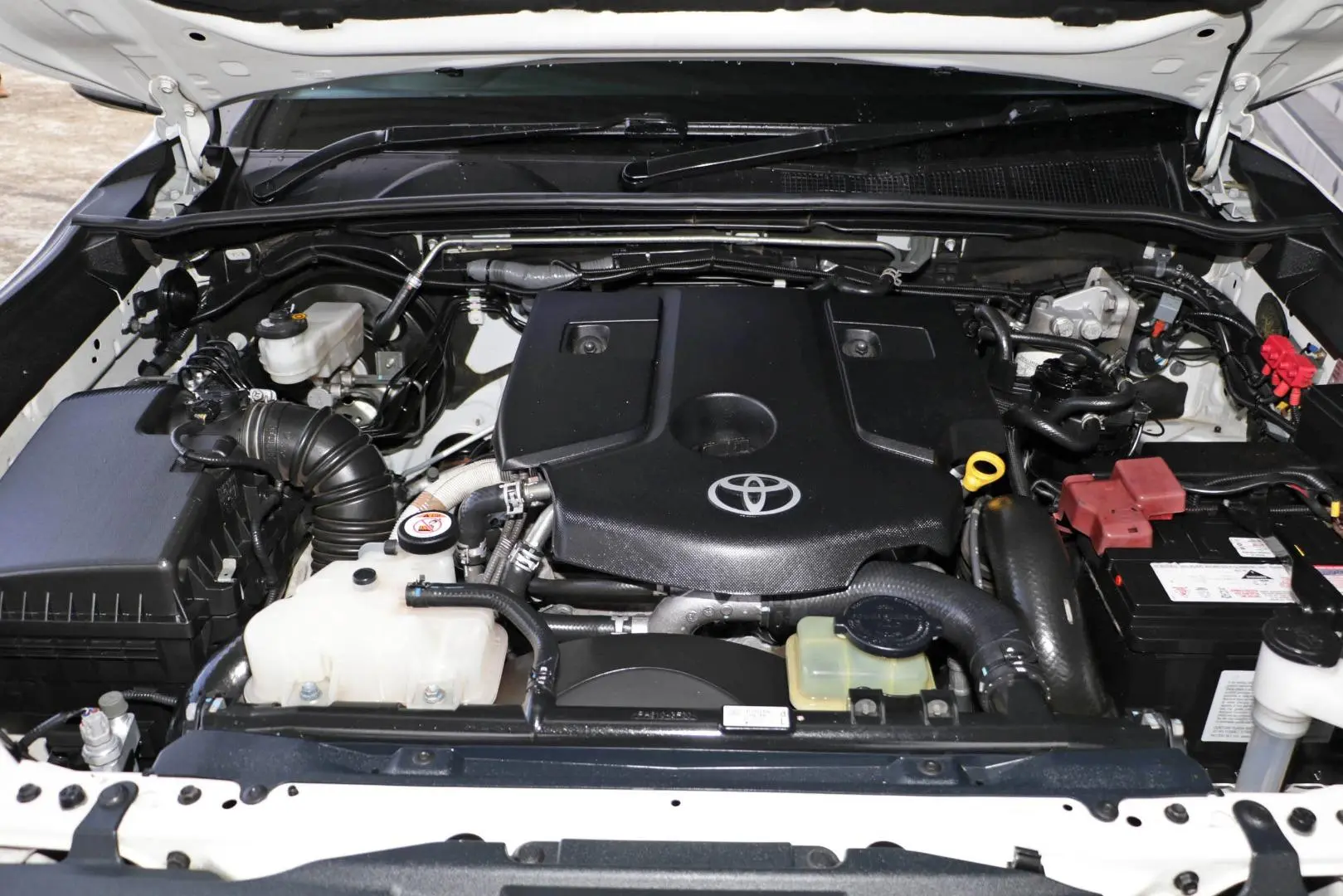 2016 Toyota Hilux Gallery Image 25