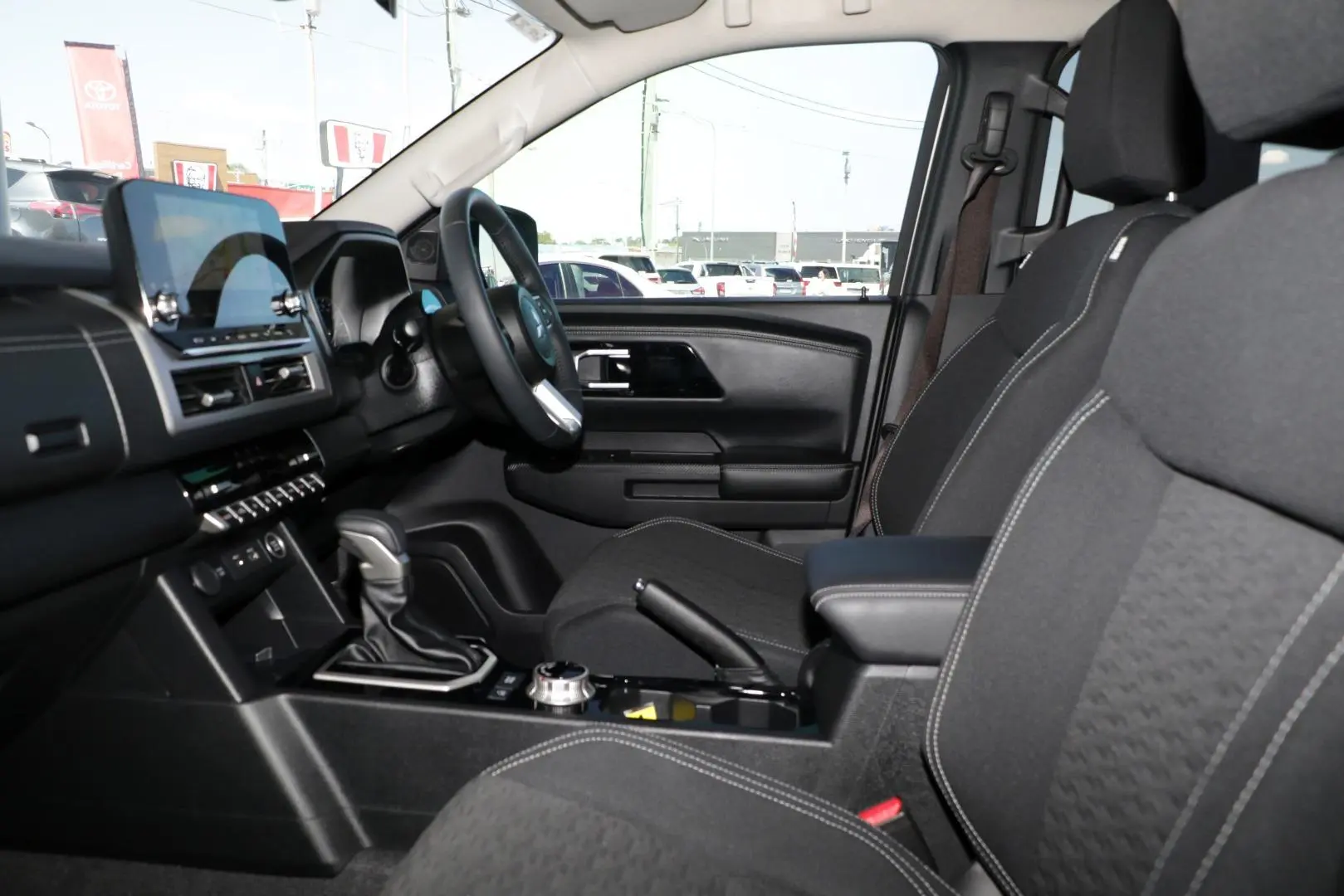 2024 Mitsubishi Triton Gallery Image 8