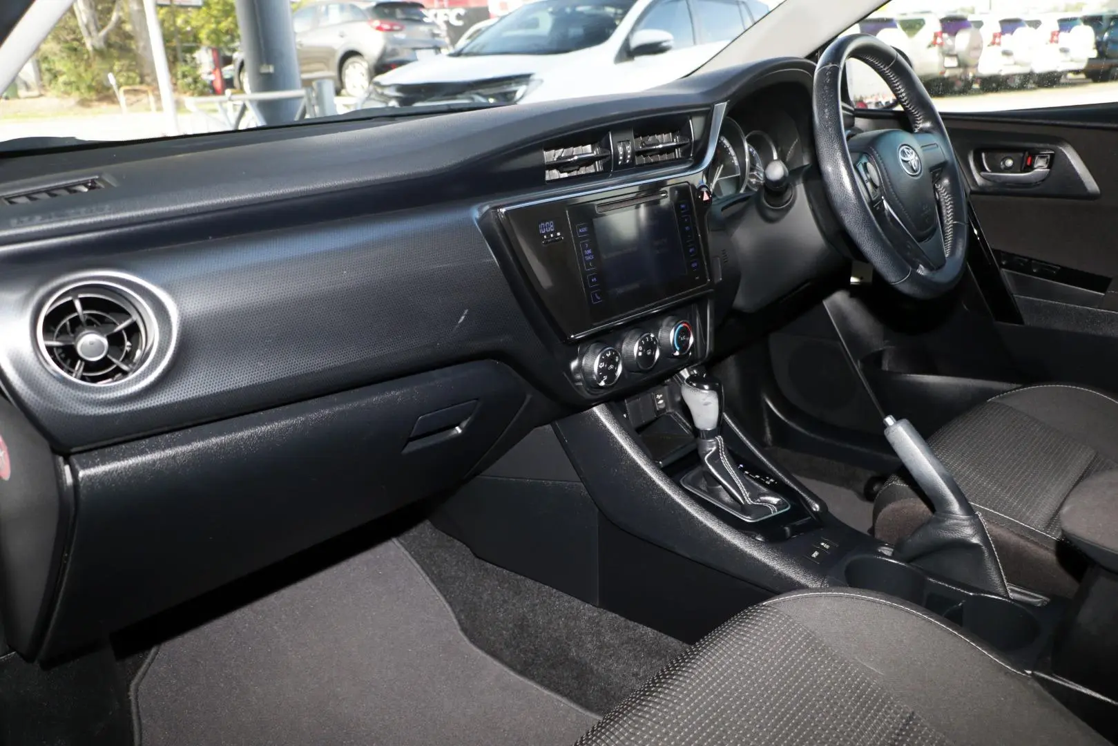 2018 Toyota Corolla Gallery Image 7