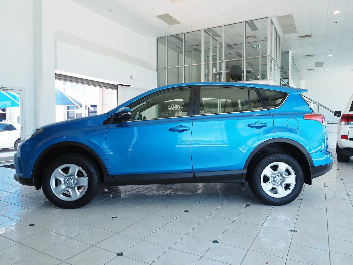 2017 Toyota RAV4 Gallery Image 10