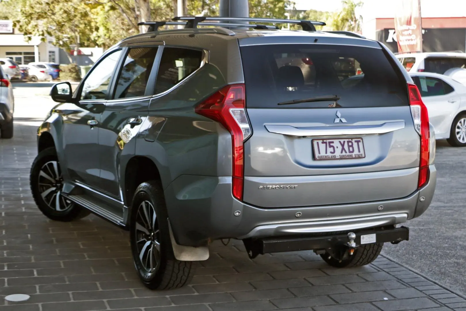 2016 Mitsubishi Pajero Sport Gallery Image 2