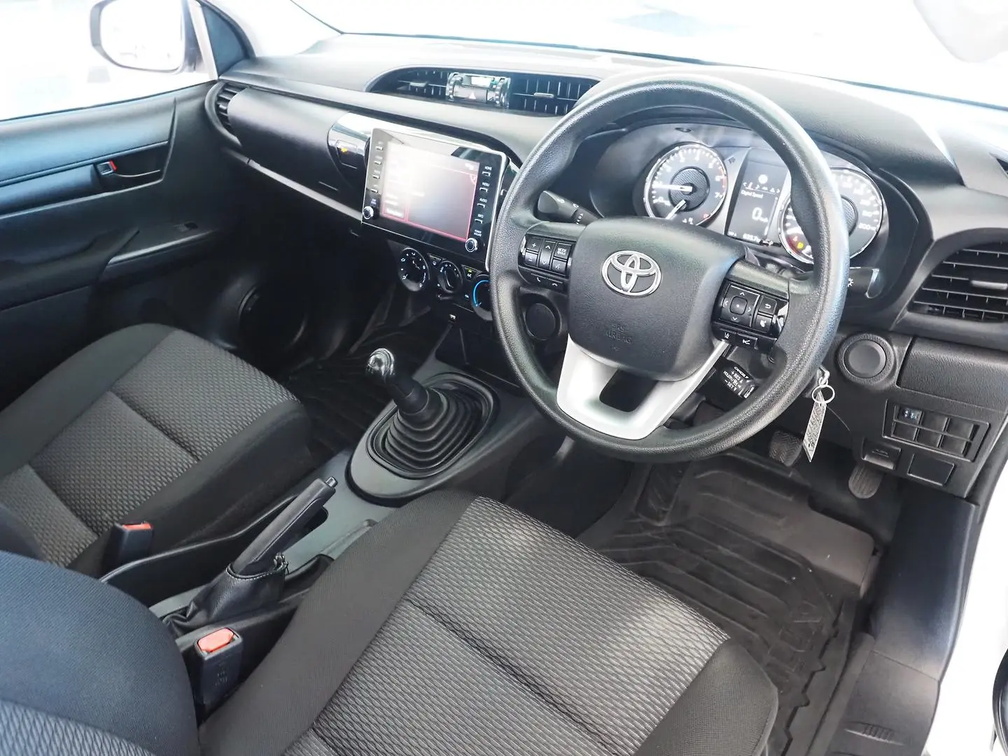 2023 Toyota Hilux Gallery Image 4