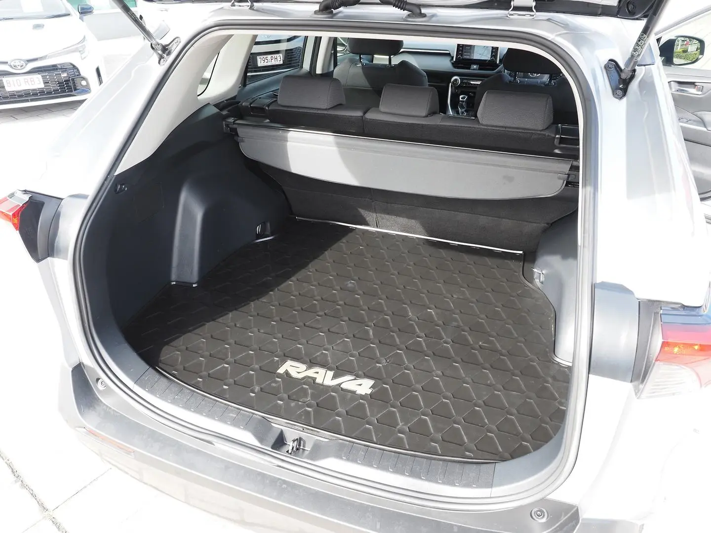 2020 Toyota RAV4 Gallery Image 17