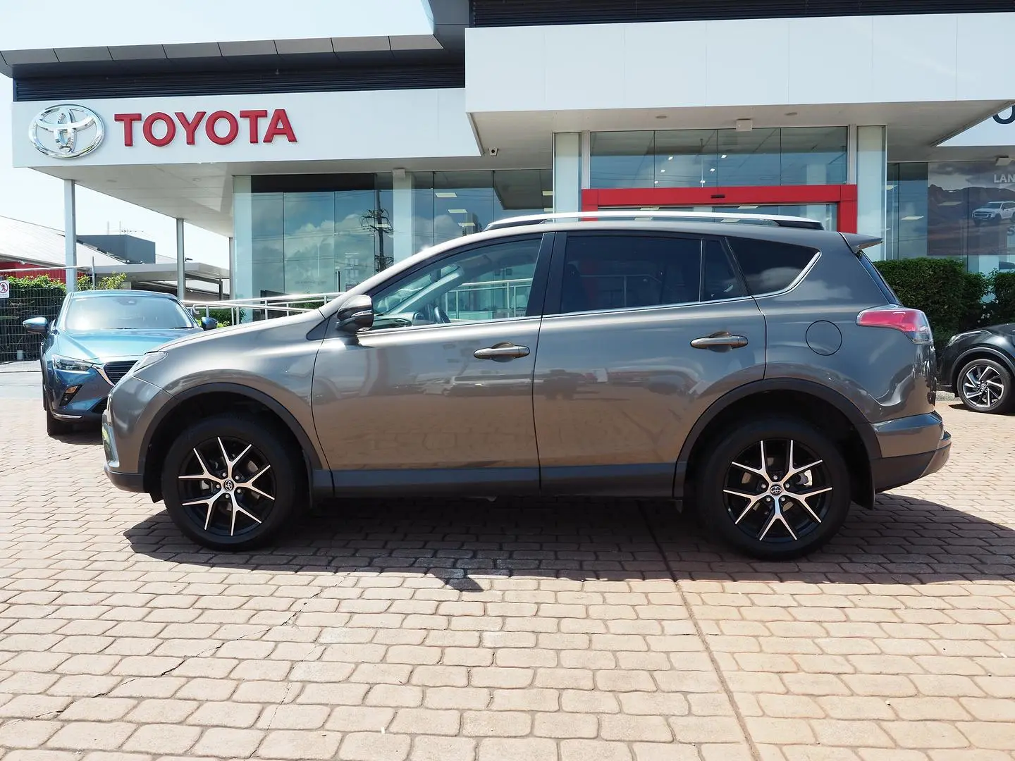 2016 Toyota RAV4 Image 10