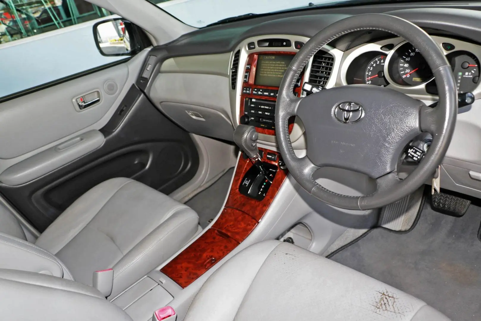 2004 Toyota Kluger Image 6