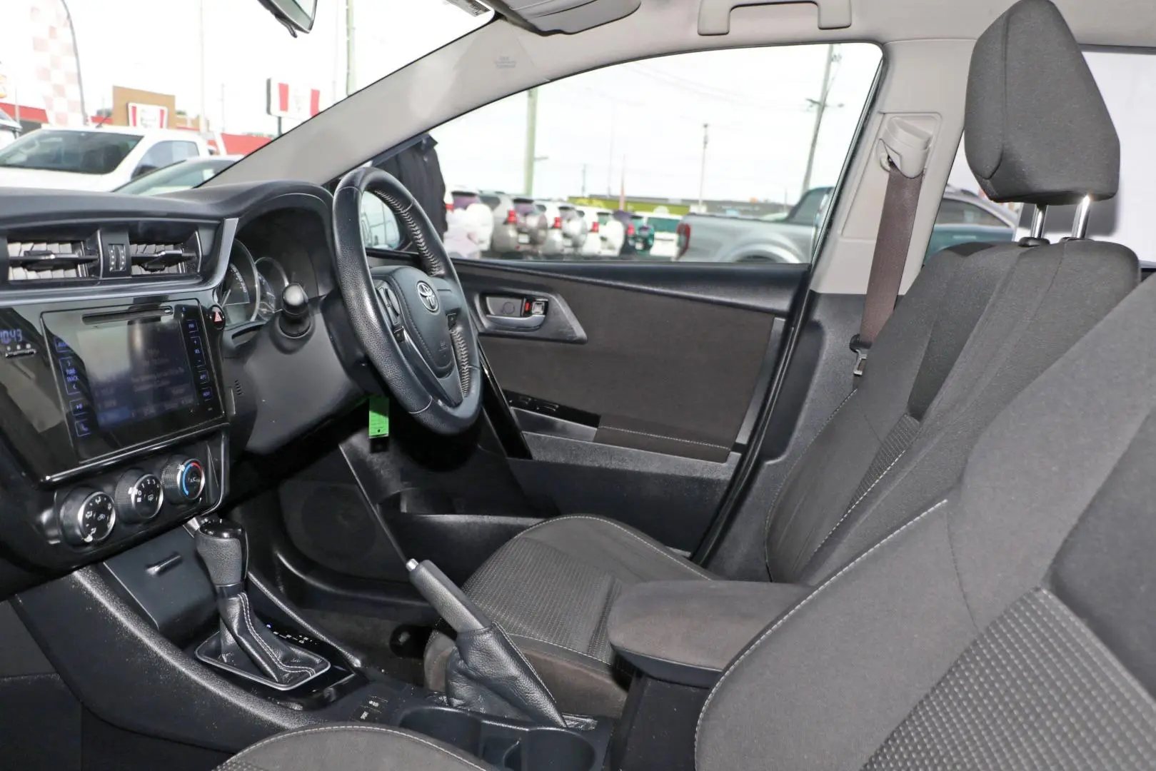 2018 Toyota Corolla Gallery Image 8