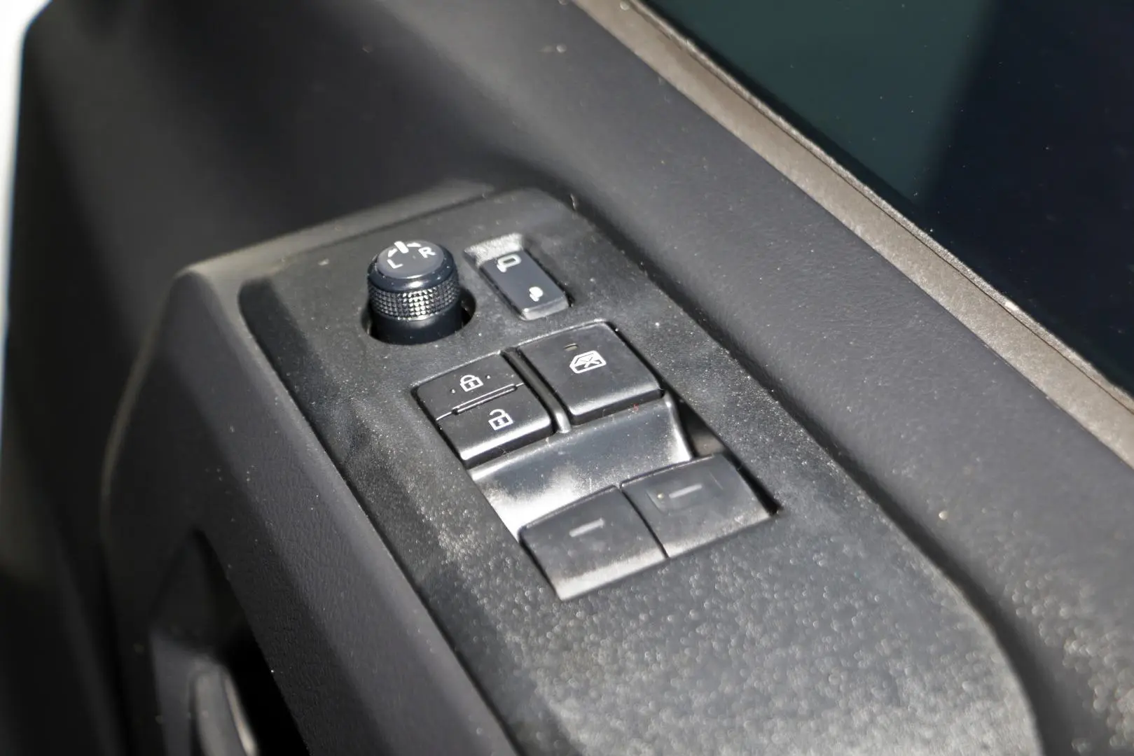 2022 Toyota Hiace Gallery Image 18