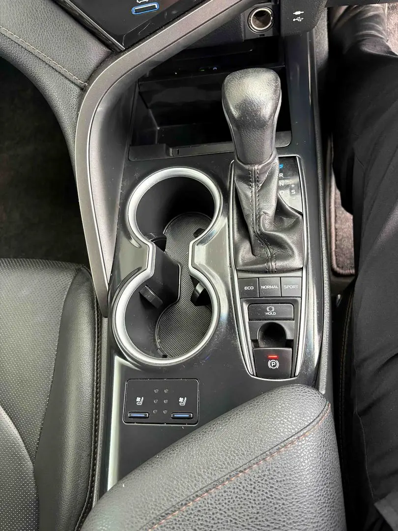 2019 Toyota Camry Gallery Image 16