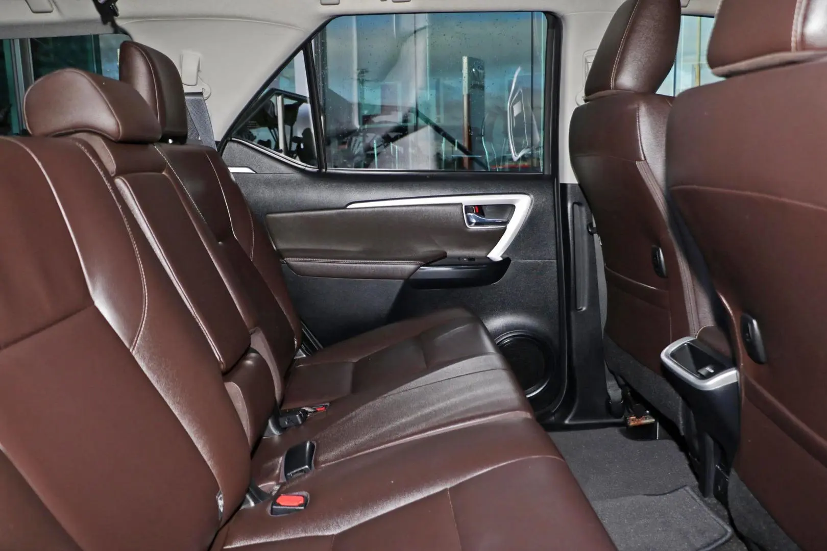 2018 Toyota Fortuner Gallery Image 9