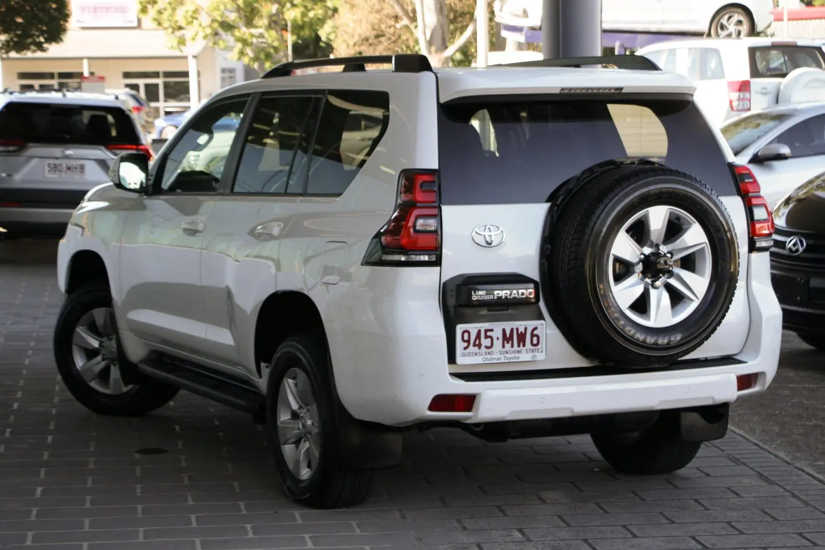 2023 Toyota Landcruiser Prado Gallery Image 4