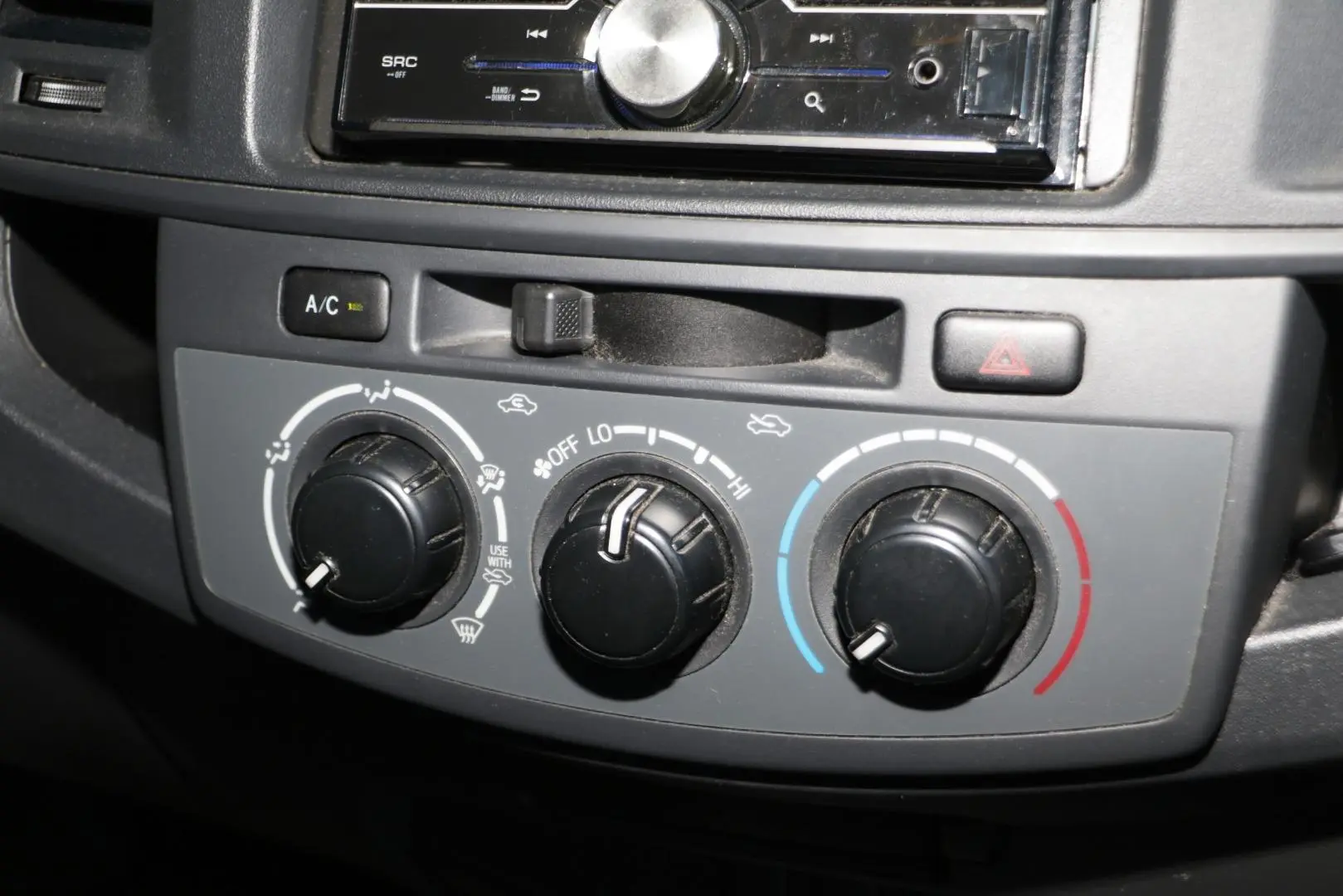 2013 Toyota Hilux Gallery Image 14