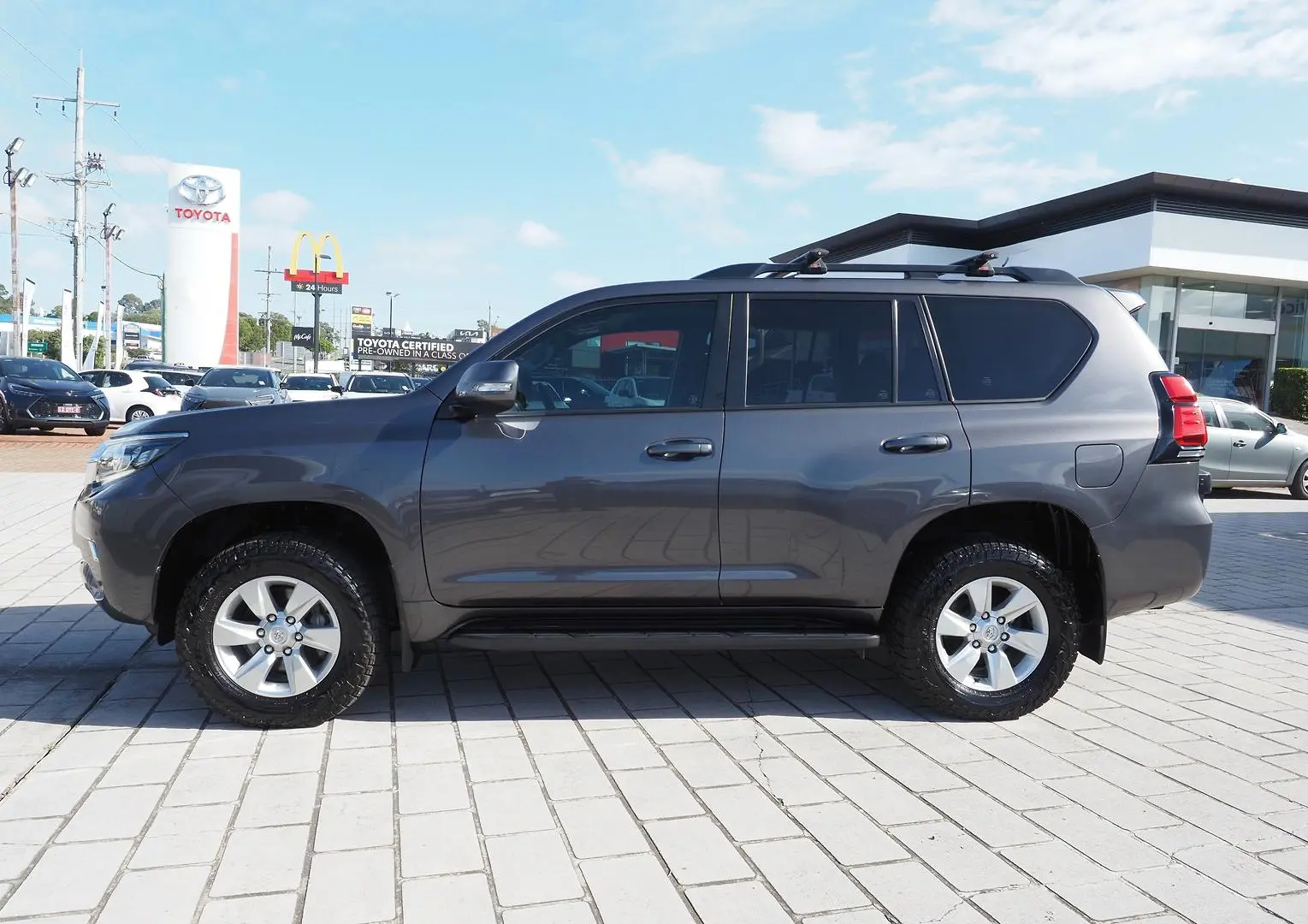 2020 Toyota Landcruiser Prado Gallery Image 8