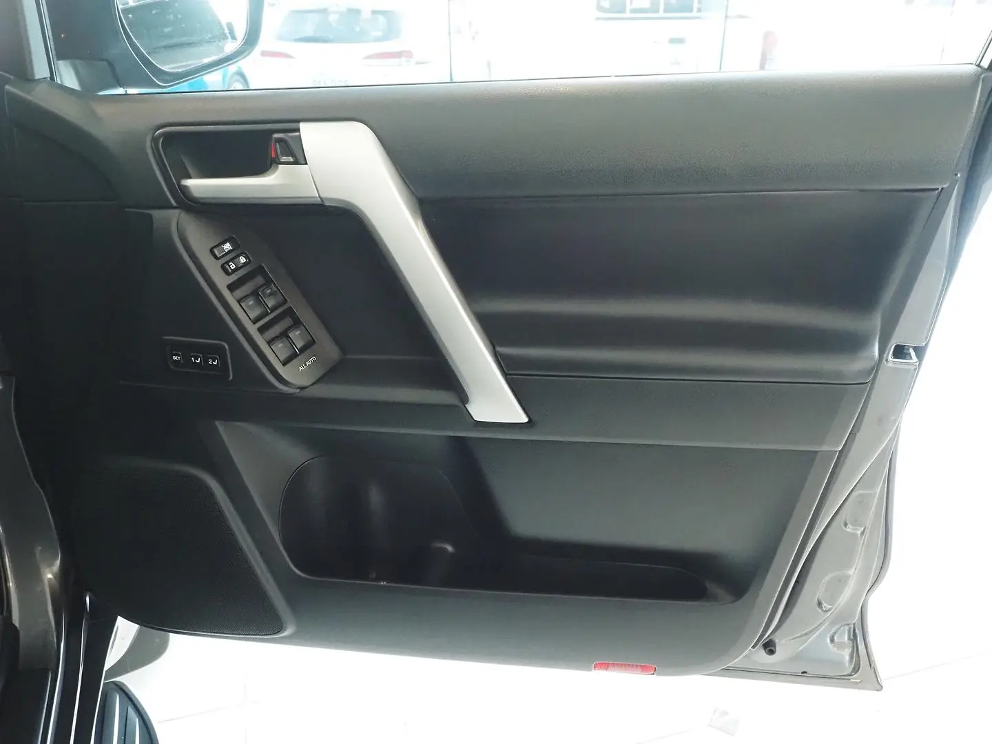 2018 Toyota Landcruiser Prado Gallery Image 14