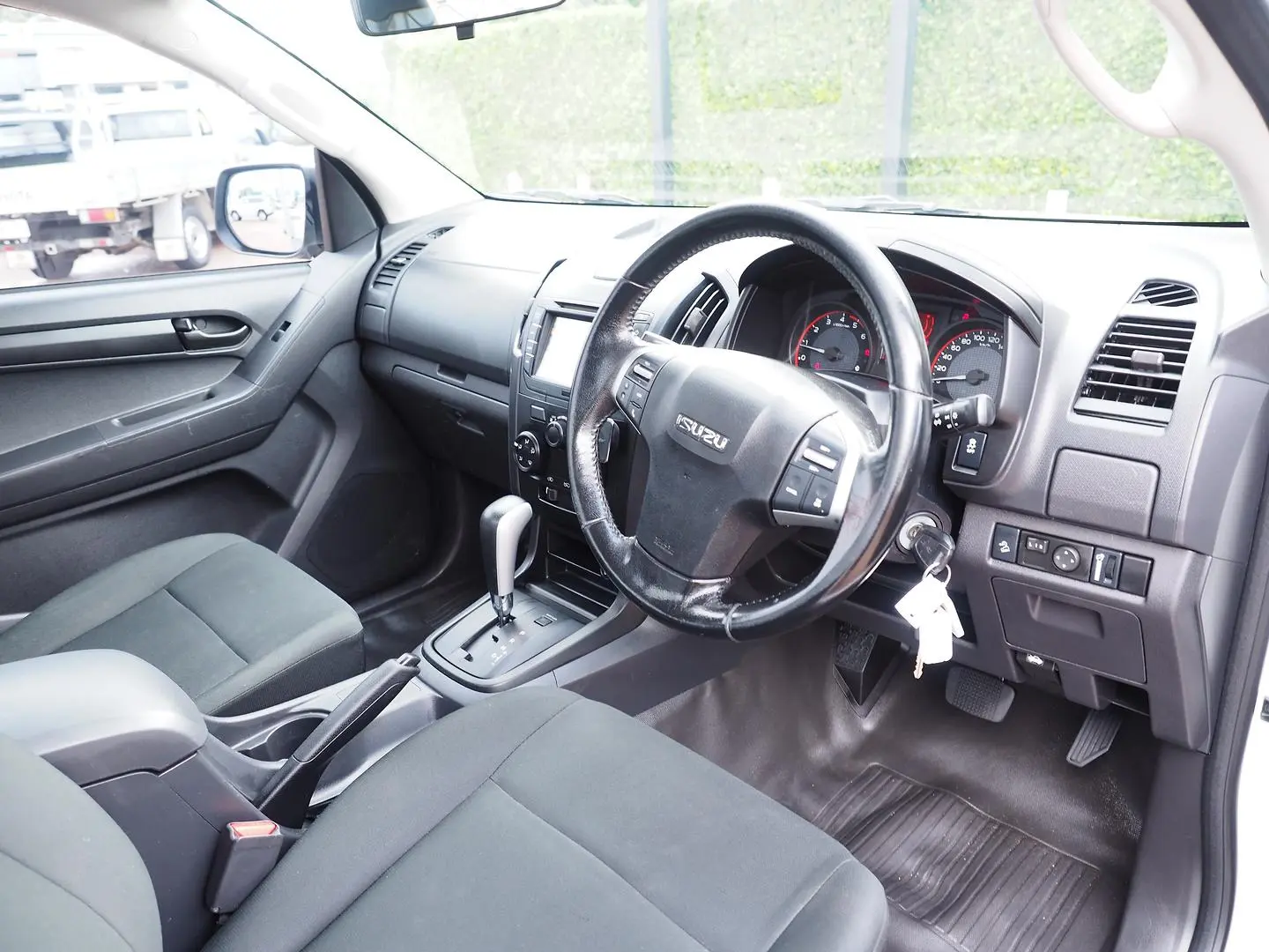 2019 Isuzu D-MAX Gallery Image 15