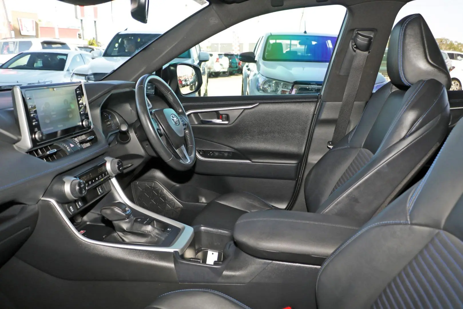 2022 Toyota RAV4 Gallery Image 8