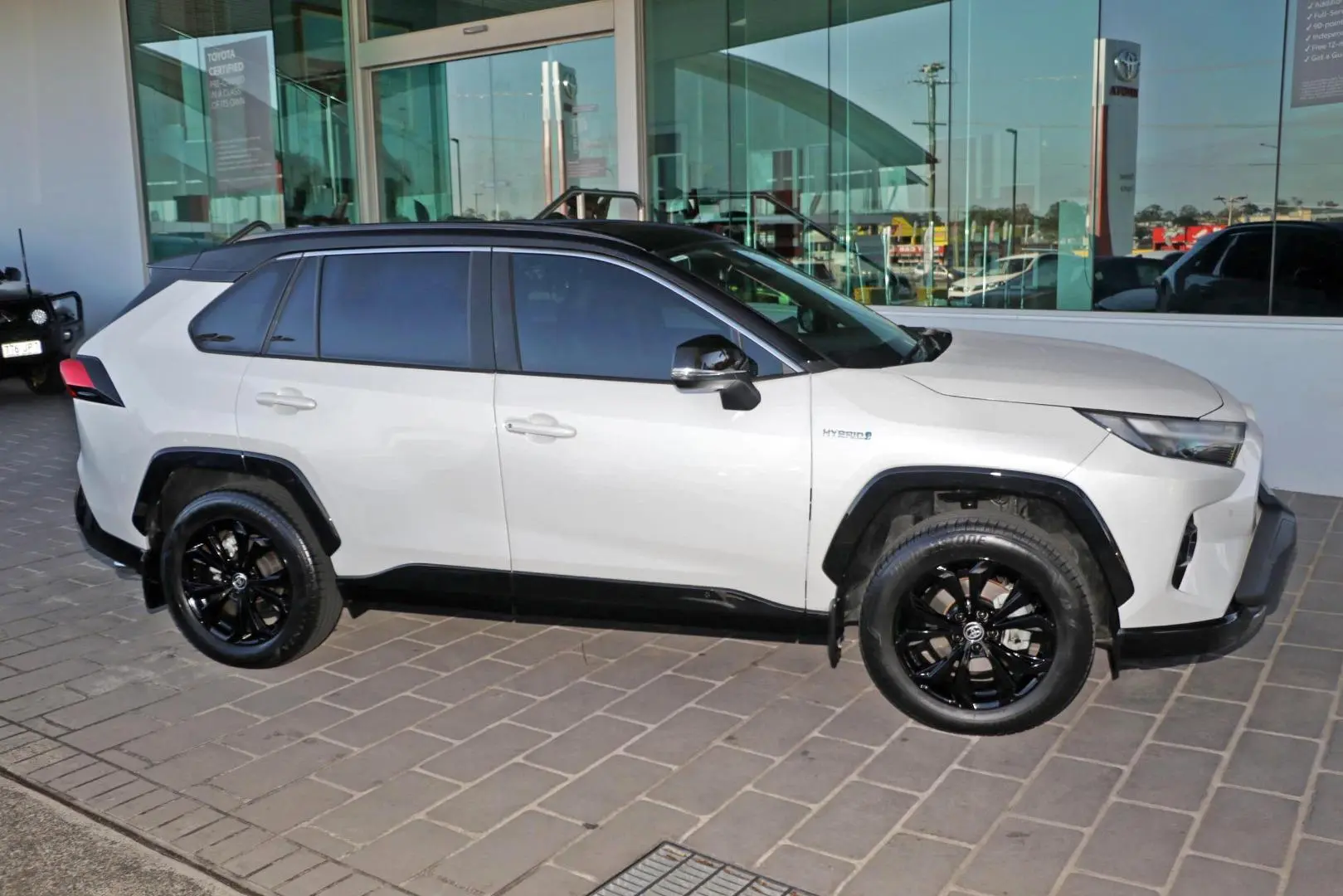 2024 Toyota RAV4 Gallery Image 5