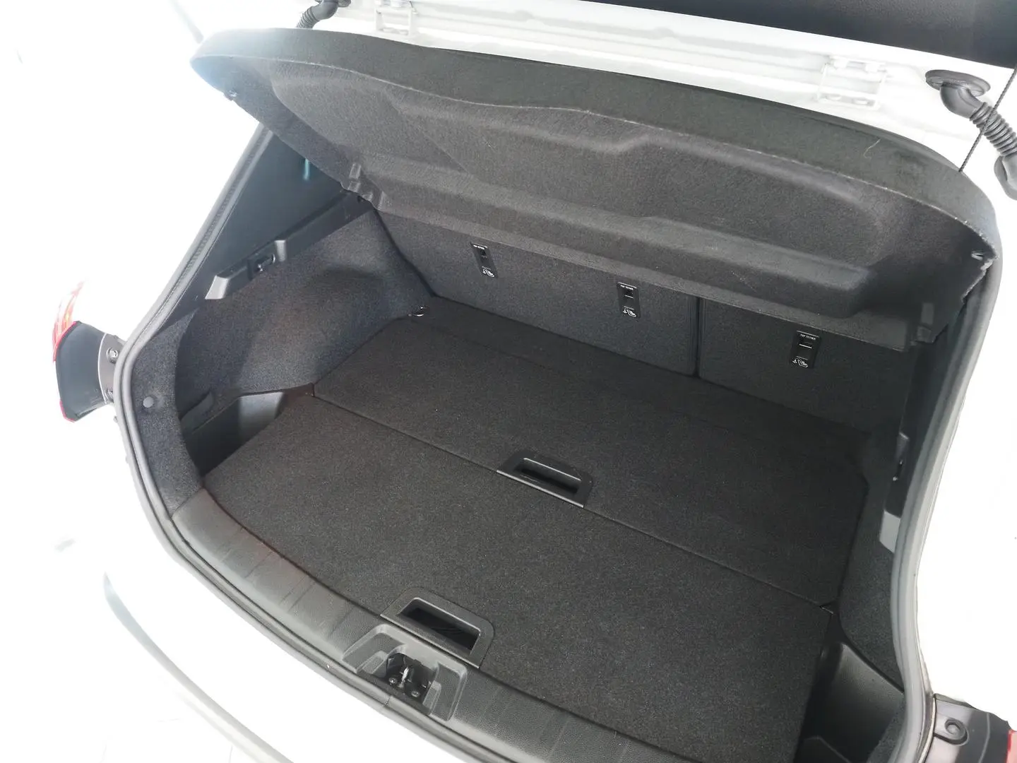 2016 Nissan QASHQAI Gallery Image 11