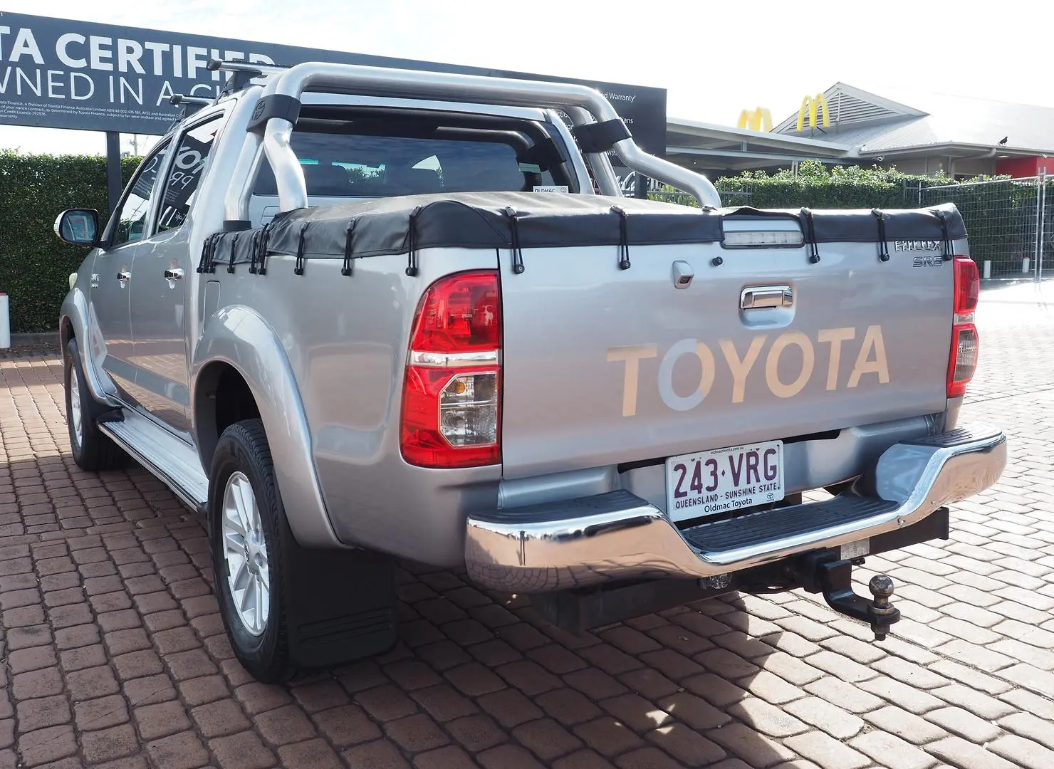 2015 Toyota Hilux Gallery Image 6