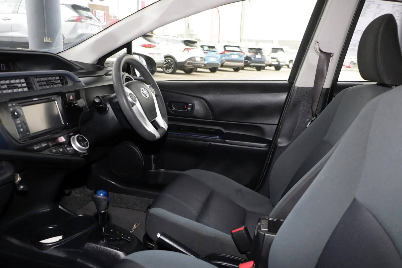 2015 Toyota Prius C Gallery Image 8