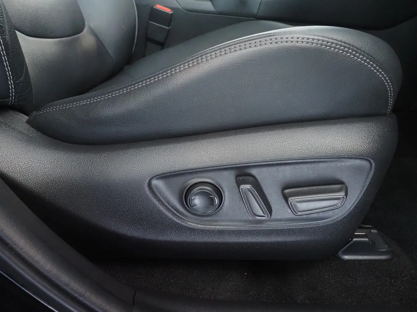 2021 Toyota RAV4 Gallery Image 19