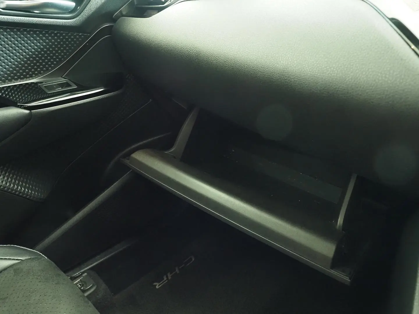 2021 Toyota C-HR Gallery Image 32