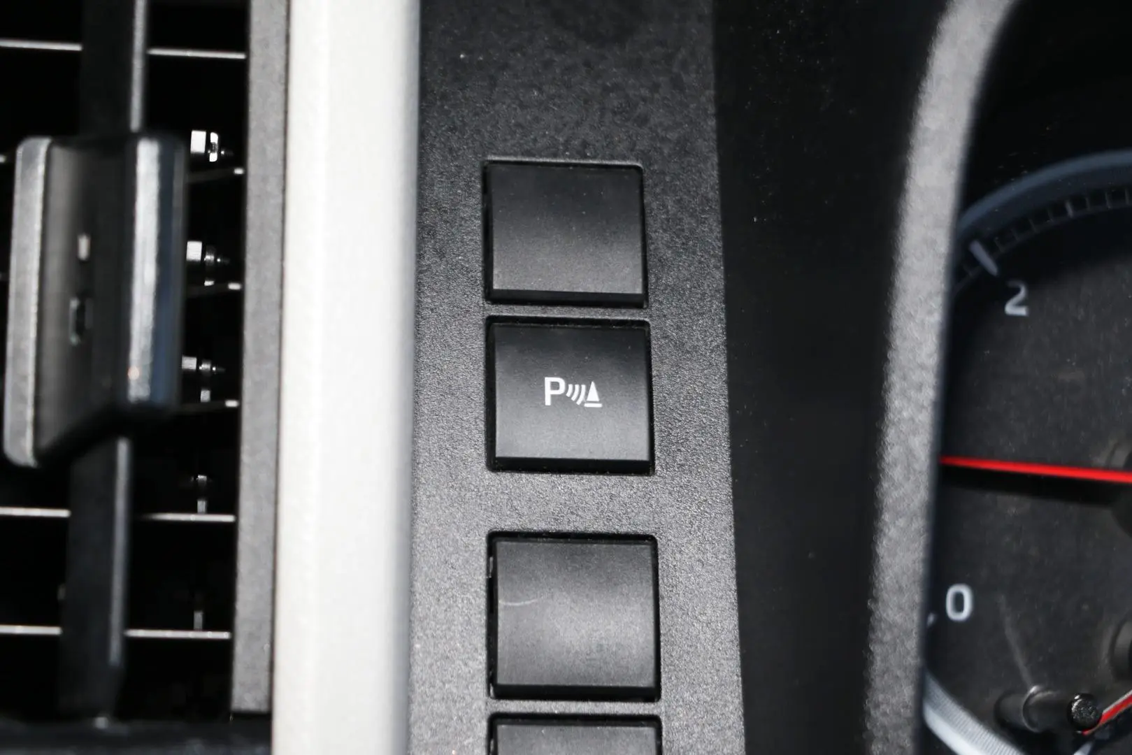 2022 Toyota Hiace Gallery Image 14