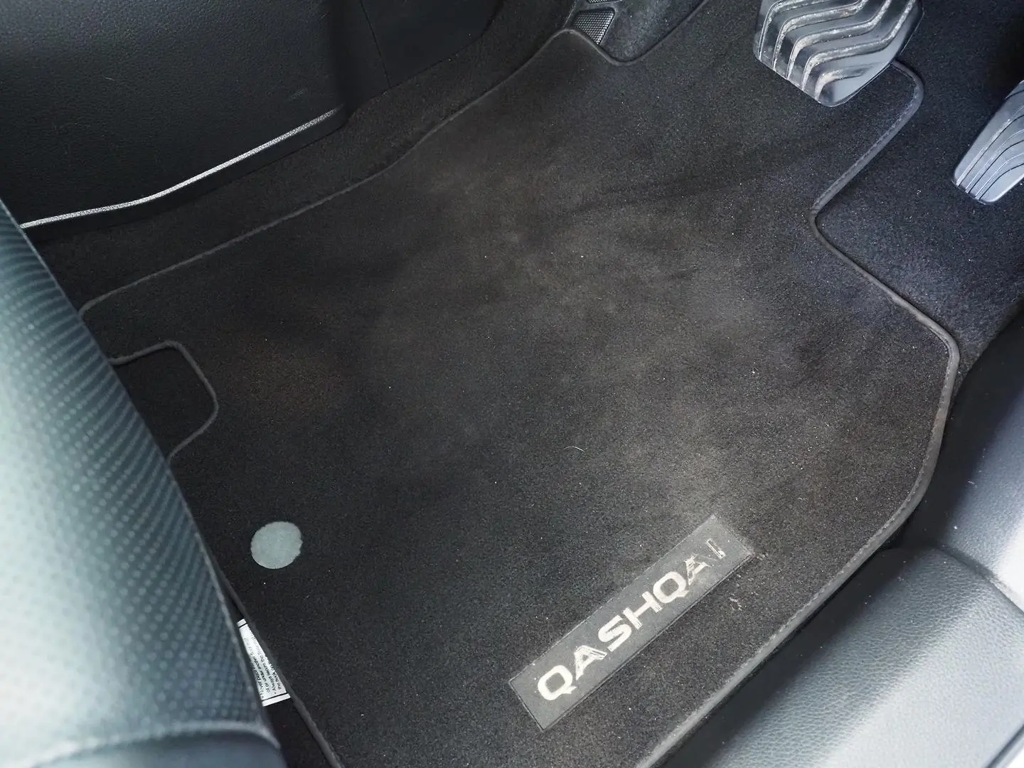 2016 Nissan QASHQAI Gallery Image 14