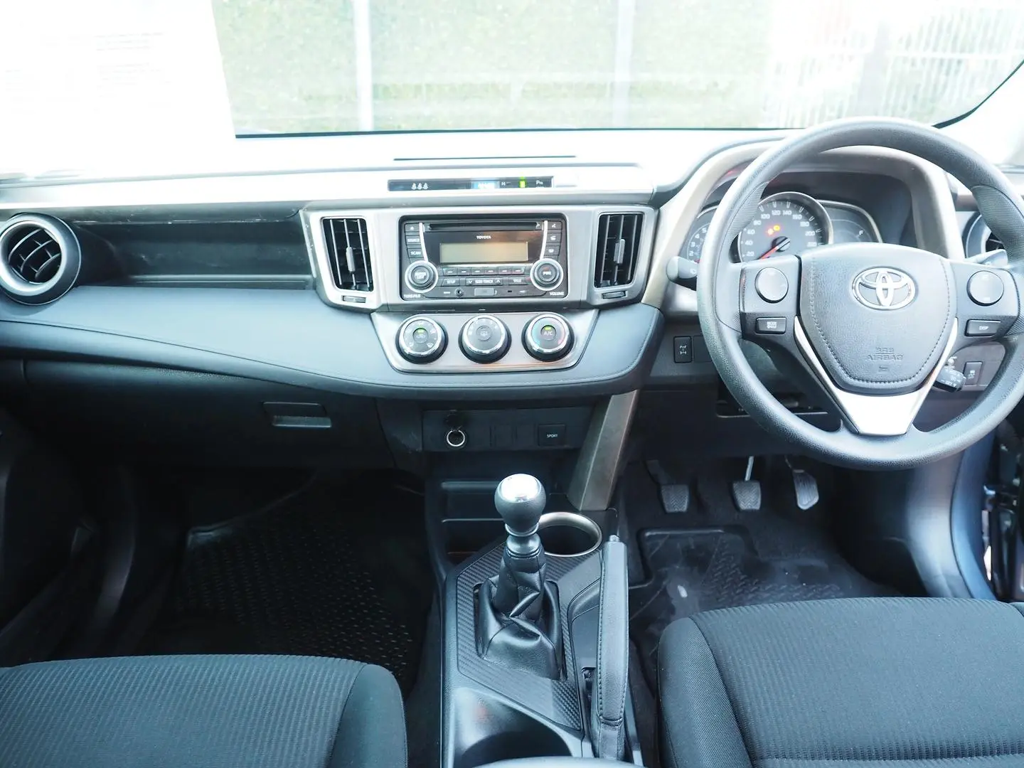 2013 Toyota RAV4 Gallery Image 21