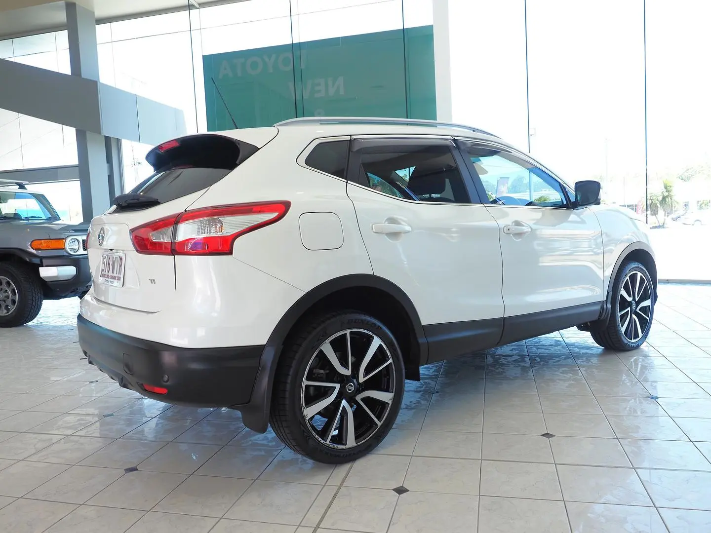 2016 Nissan QASHQAI Gallery Image 6