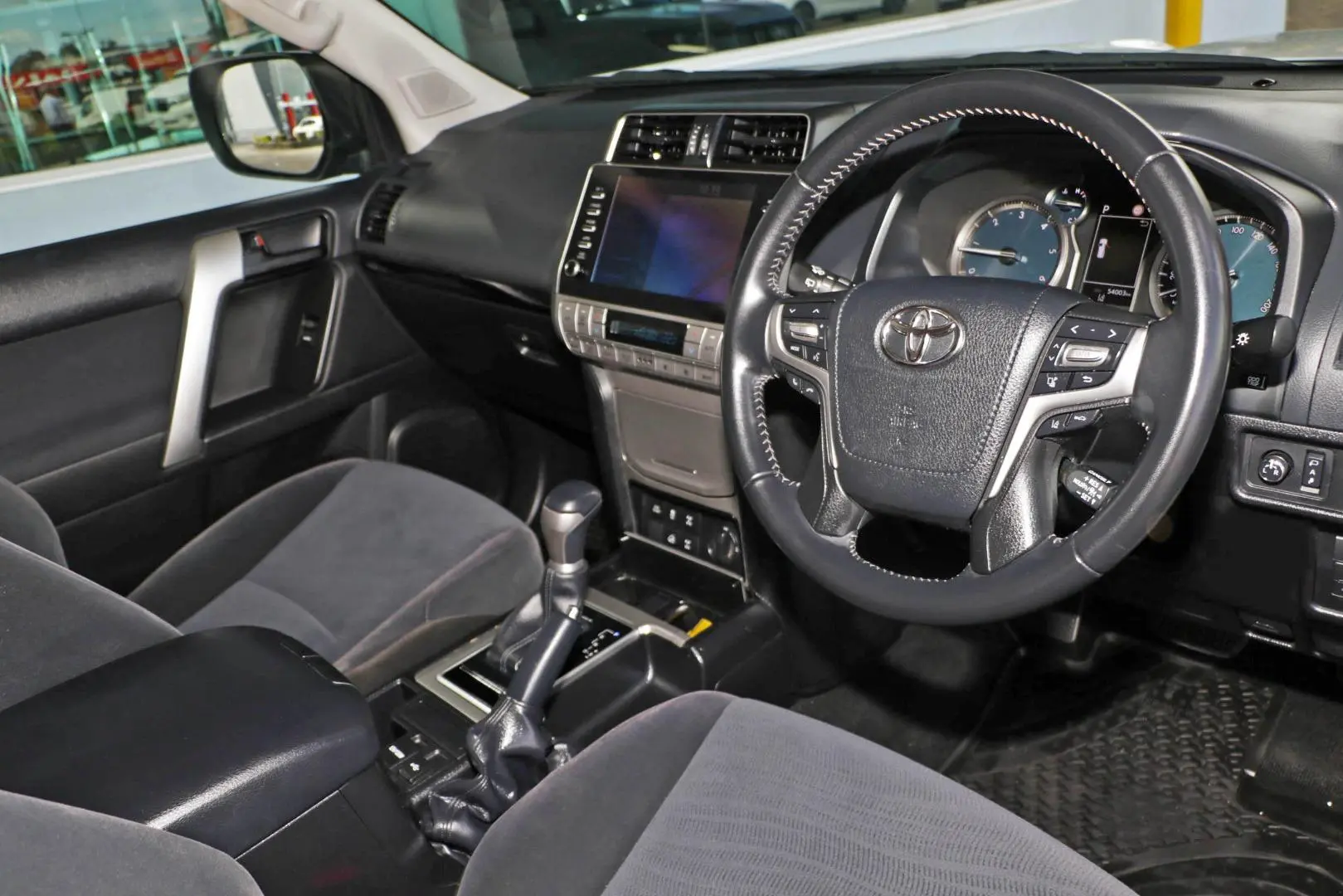 2023 Toyota Landcruiser Prado Gallery Image 6