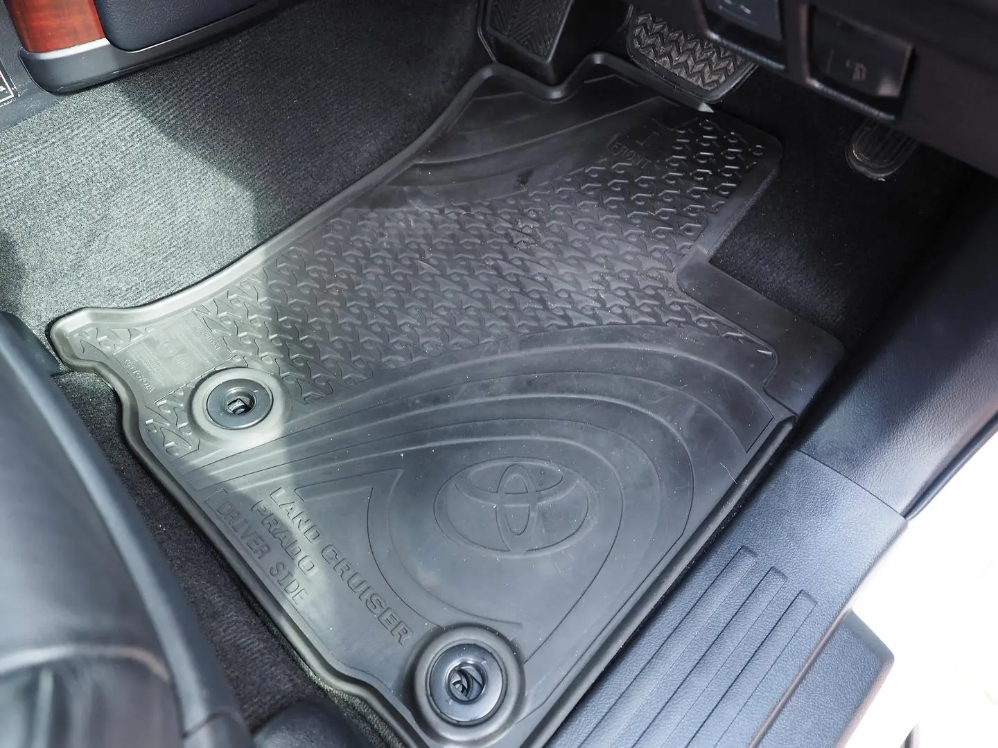 2015 Toyota Landcruiser Prado Gallery Image 24