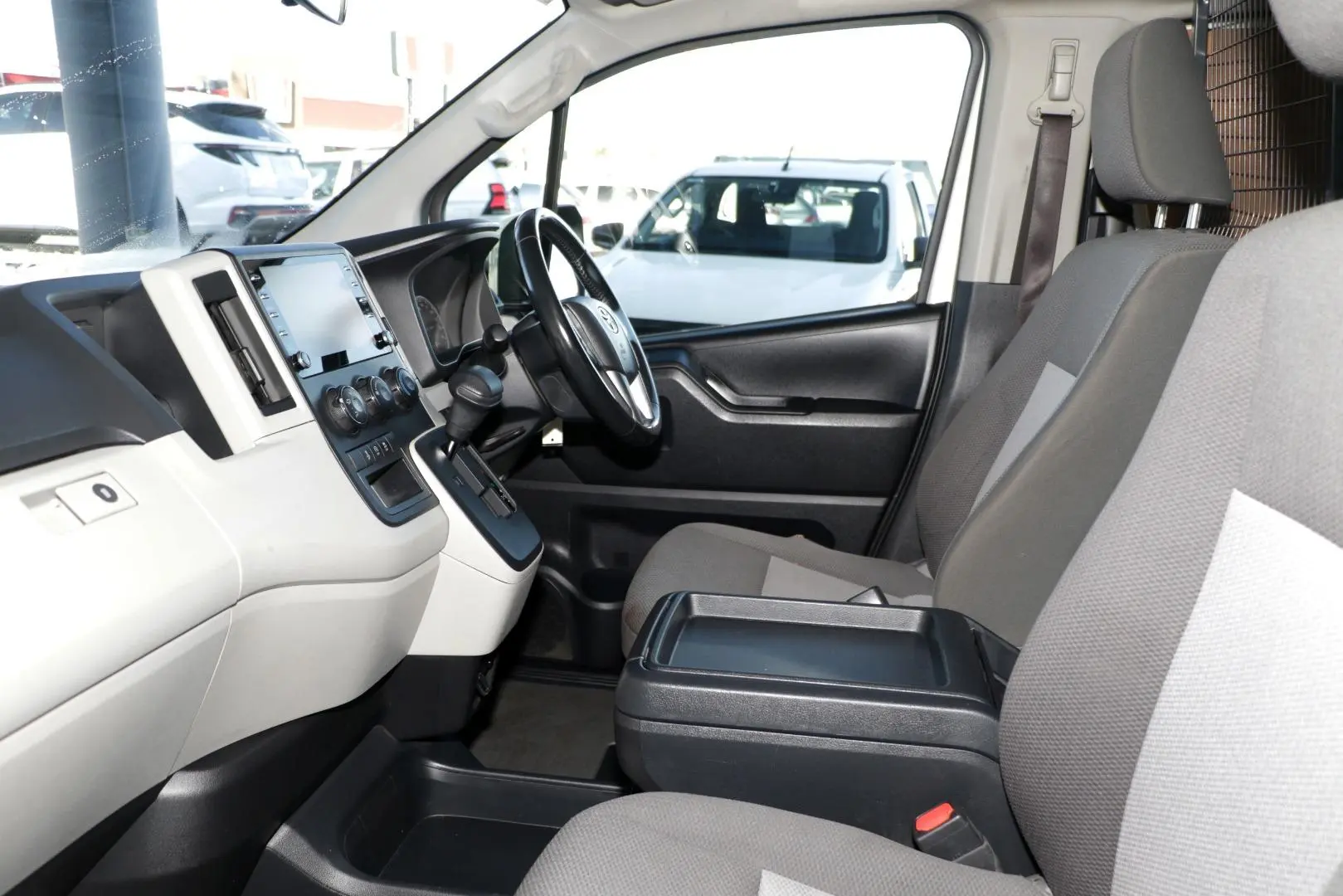 2022 Toyota Hiace Gallery Image 8