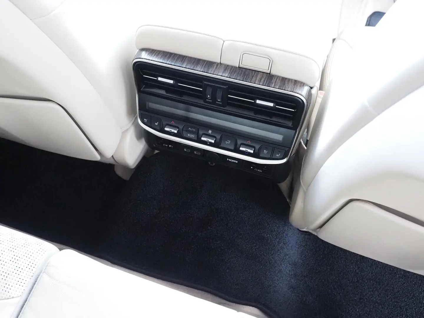 2022 Toyota Landcruiser Gallery Image 18