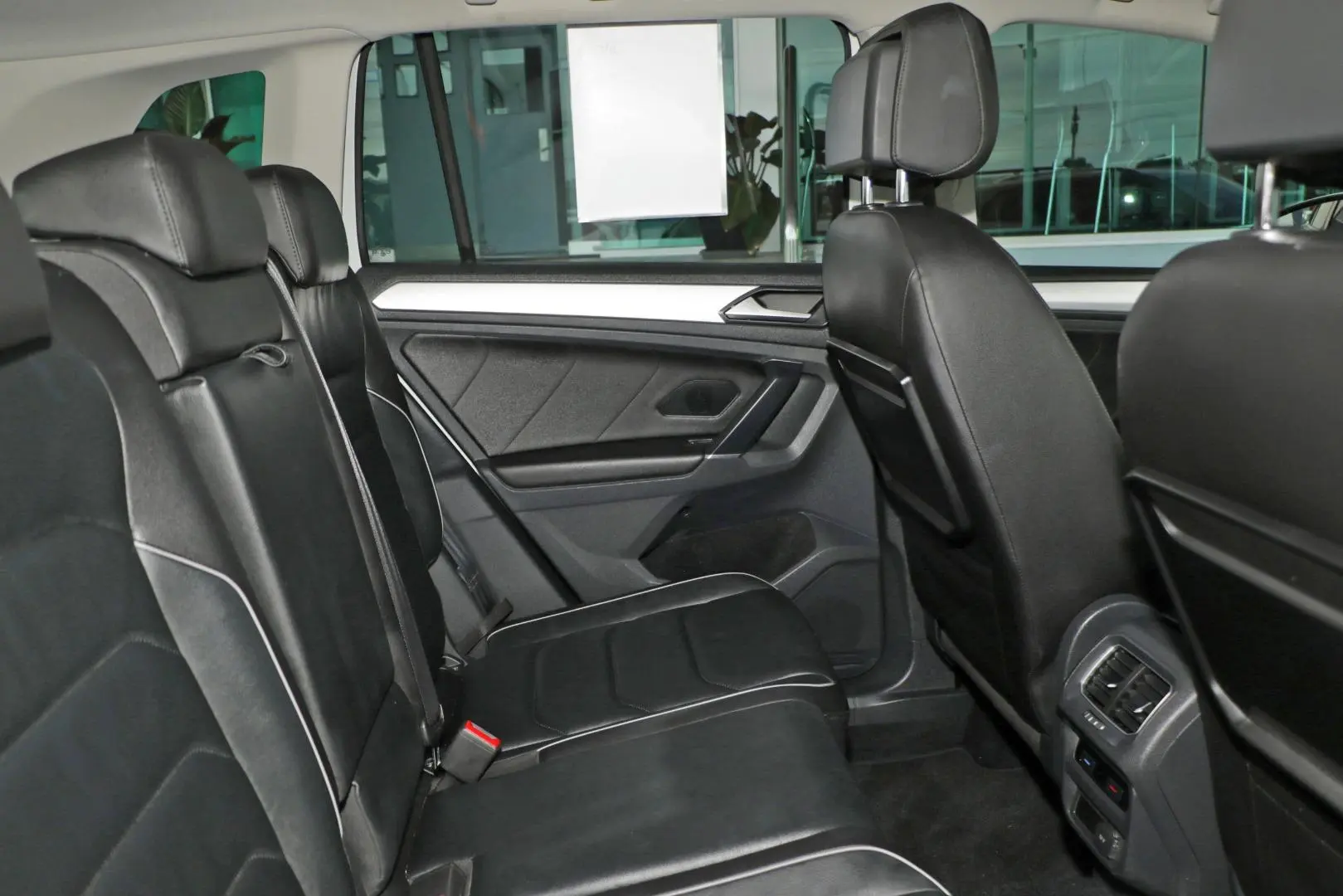 2016 Volkswagen Tiguan Gallery Image 9
