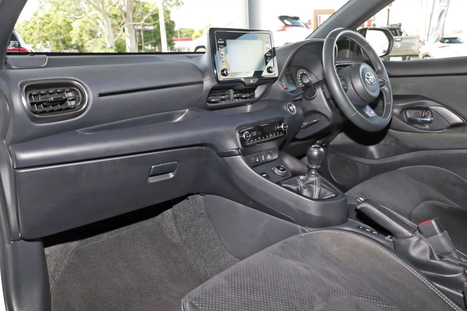 2022 Toyota Yaris Gallery Image 7