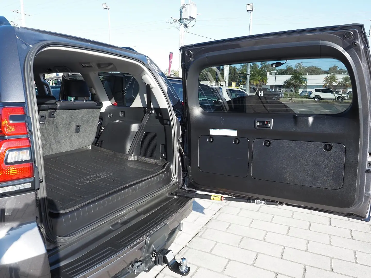 2023 Toyota Landcruiser Prado Gallery Image 29