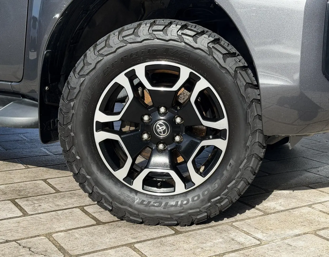 2021 Toyota Hilux Gallery Image 3